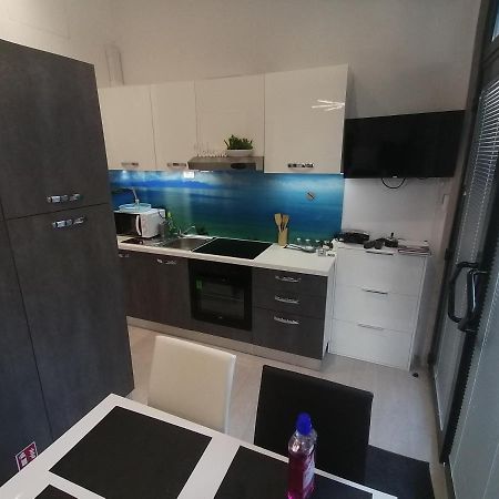Apartment Rose By The Beach & Tennis Courts Split Exteriör bild