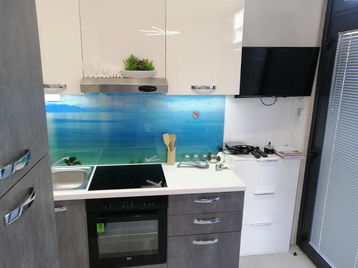 Apartment Rose By The Beach & Tennis Courts Split Exteriör bild