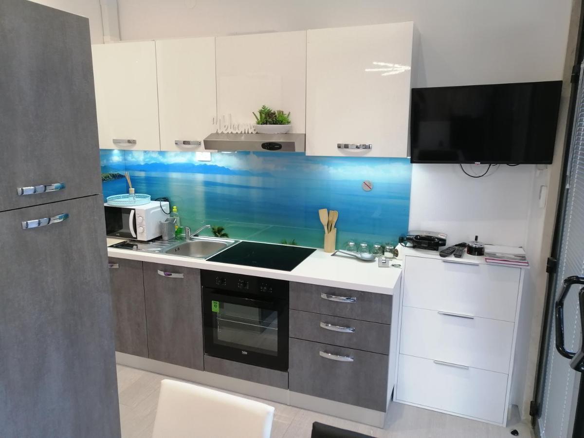 Apartment Rose By The Beach & Tennis Courts Split Exteriör bild