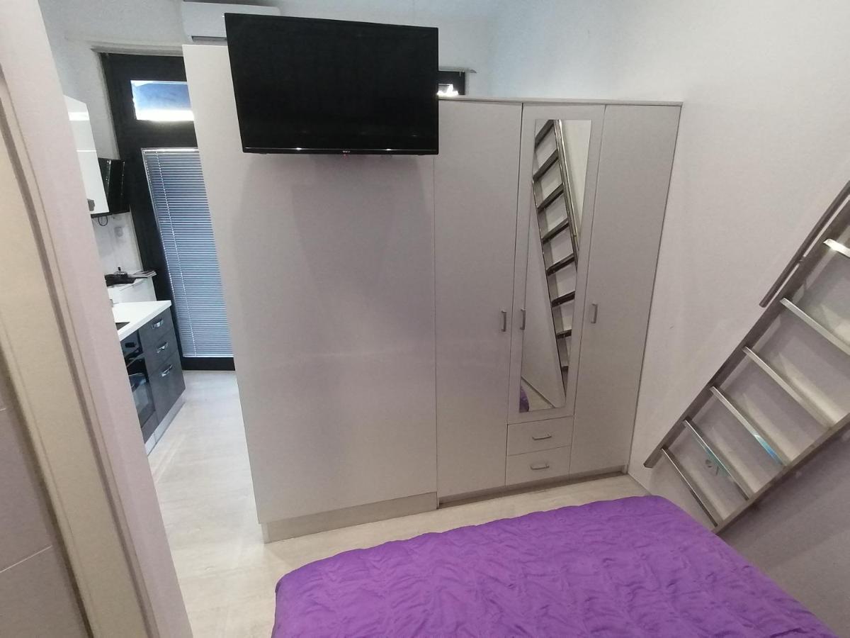 Apartment Rose By The Beach & Tennis Courts Split Exteriör bild
