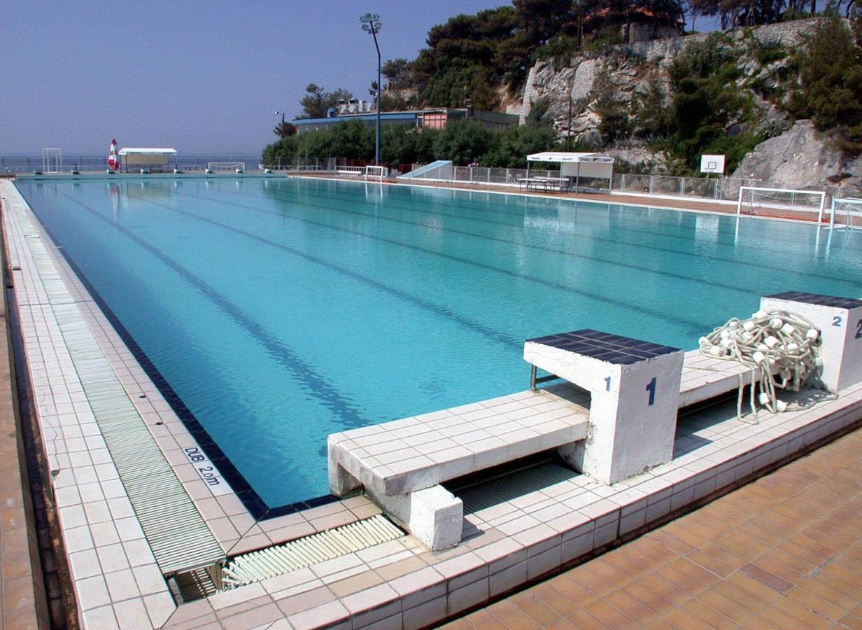 Apartment Rose By The Beach & Tennis Courts Split Exteriör bild